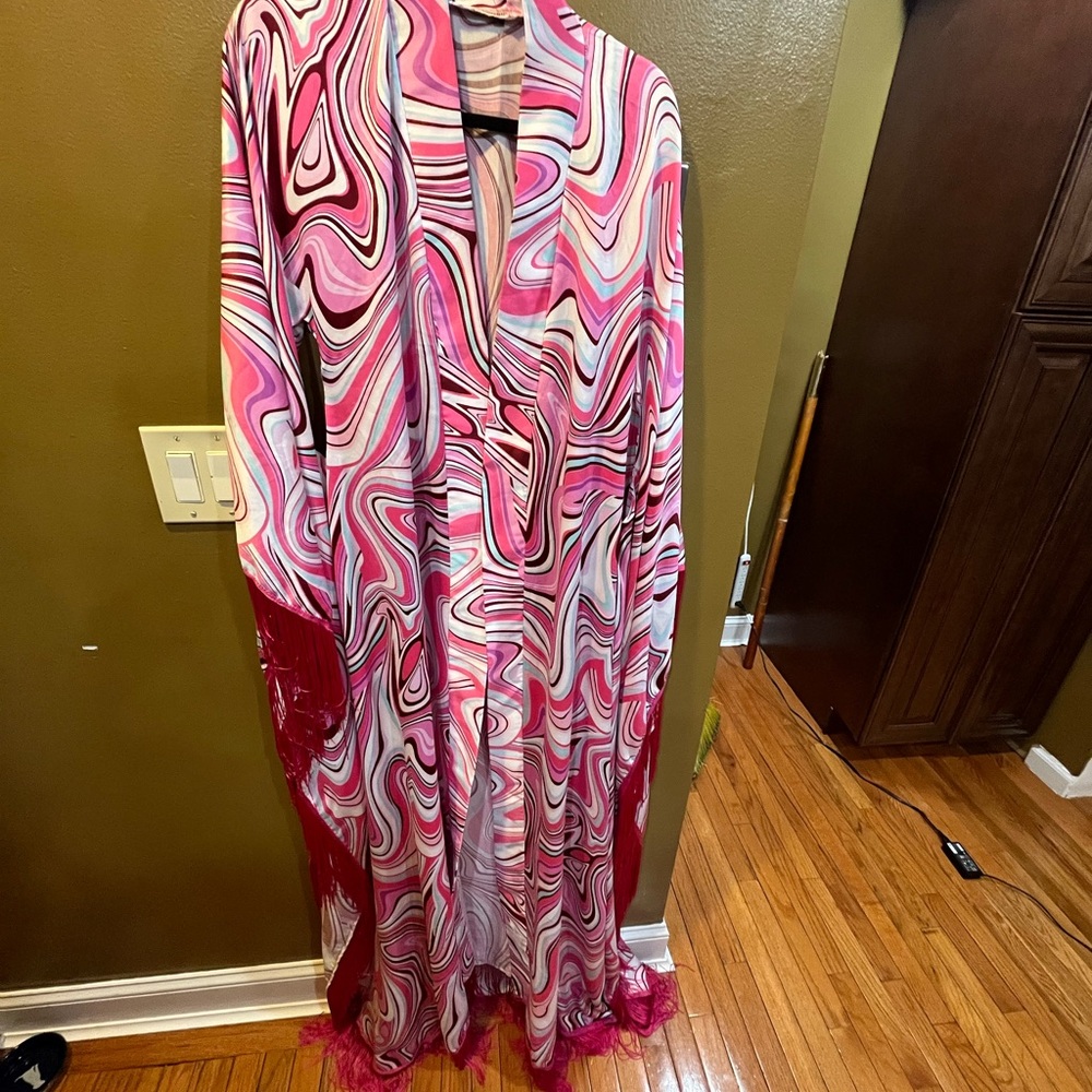 Dramatic Fringed Coverup. Size Large - image 4